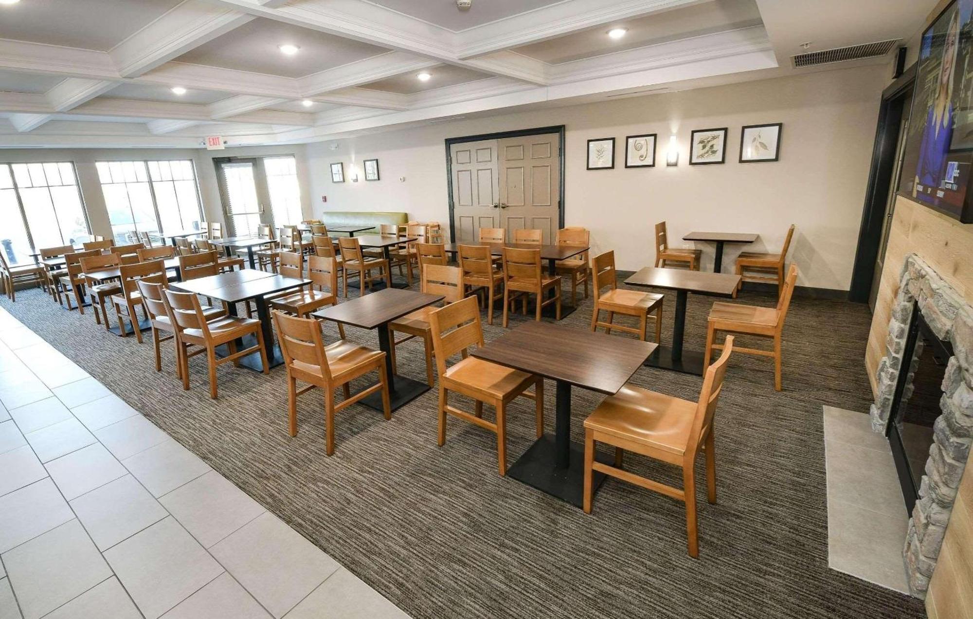 Country Inn & Suites By Radisson, Grand Forks, Nd Exterior photo